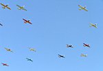 Část skupiny 16 letounů typu Zlín Z-126 a Z-226 Trener na Aviatické pouti 2010 v Pardubicích